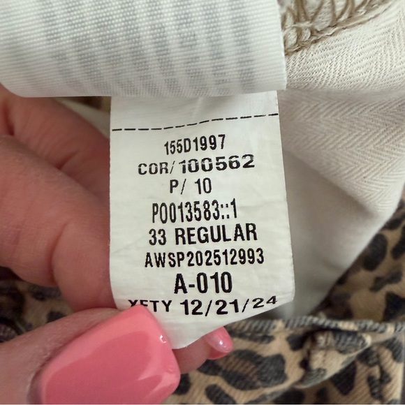 Abercrombie & Fitch Leopard Print Barrel Jeans Size 33 Mid Rise - Picture 7 of 7
